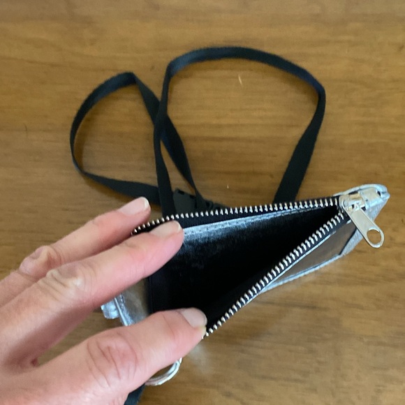 PINK VICTORIA’S SECRET SILVER LANYARD ID HOLDER - Picture 6 of 9